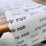 מפת שולחן- שבת שלום לבן